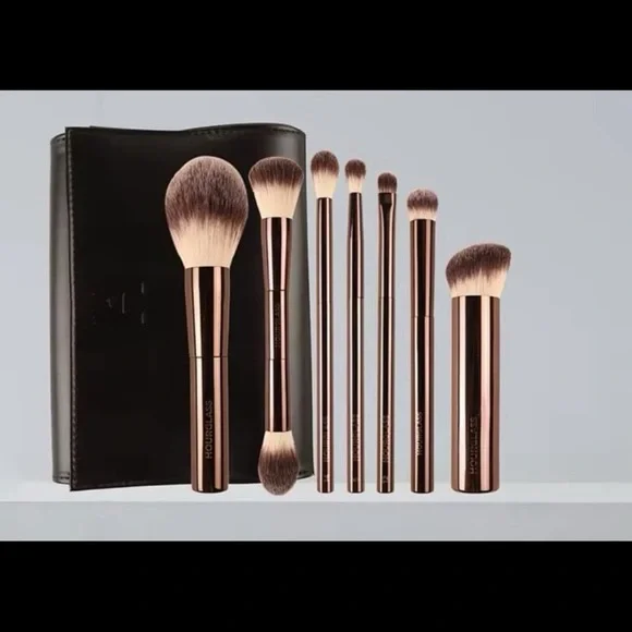 Hourglass Set of 7 Travel Brush Set with Leather Case - Picture 5 of 12